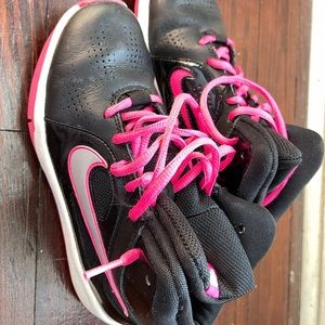 Nike Girls Basketball Shoes 4